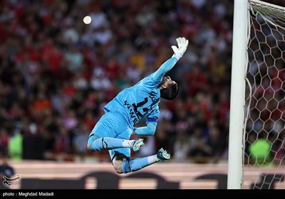 دیدار تیم‌های فوتبال پرسپولیس و هوادار