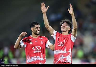 دیدار تیم‌های فوتبال پرسپولیس و هوادار