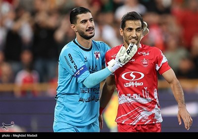 دیدار تیم‌های فوتبال پرسپولیس و هوادار