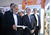 پزشکیان: کتاب‌ها بر اساس نیاز روز جامعه نوشته شوند
