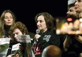 &quot;אנחנו בני ערובה להישרדות הממשלה&quot;: אב שורדת השבי תוקף את שרה נתניהו בעקבות פגישה טעונה