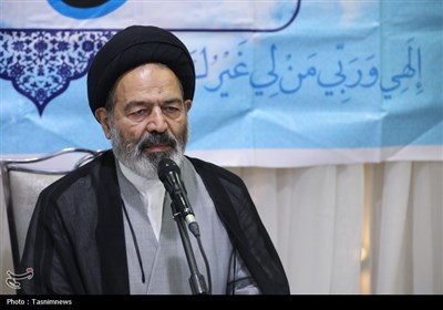 مراسم دعای کمیل زائران ایرانی در مدینه منوره