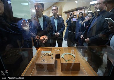 رونمایی از اشیاء تاریخی در موزه هگمتانه - همدان