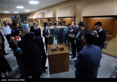 رونمایی از اشیاء تاریخی در موزه هگمتانه - همدان