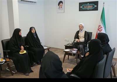 دیدار جمعی از بانوان مدیر با آیت‌الله مظفری