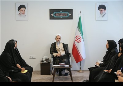دیدار جمعی از بانوان مدیر با آیت‌الله مظفری