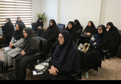 دیدار جمعی از بانوان مدیر با آیت‌الله مظفری