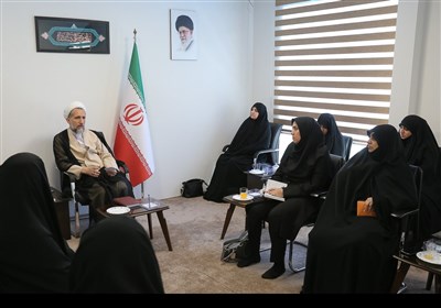 دیدار جمعی از بانوان مدیر با آیت‌الله مظفری