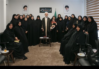 دیدار جمعی از بانوان مدیر با آیت‌الله مظفری