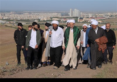 پیاده‌روی آیت‌الله مظفری با جمعی از کارکنان حوزه علمیه