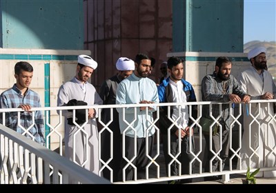 پیاده‌روی آیت‌الله مظفری با جمعی از کارکنان حوزه علمیه