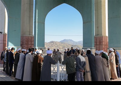 پیاده‌روی آیت‌الله مظفری با جمعی از کارکنان حوزه علمیه