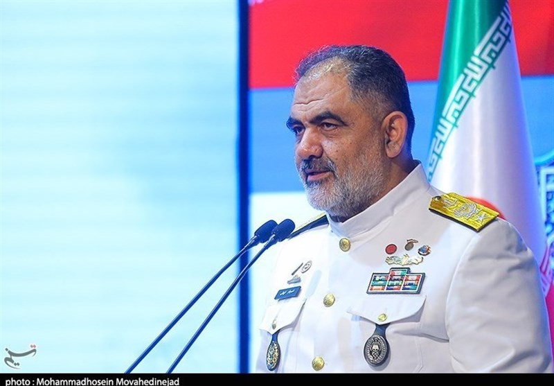 الأدمیرال إیرانی: سنقف بثبات فی وجه العدو المعتدی