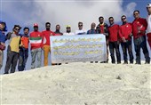 صعود نجاتگران هلال‌احمر خراسان جنوبی به قله تفتان