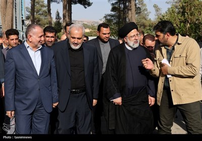 تصویری از بازدید تاریخی شهید رئیسی از کارخانه قند یاسوج
