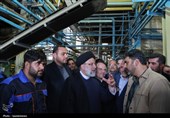 تصویری از بازدید تاریخی شهید رئیسی از کارخانه قند یاسوج