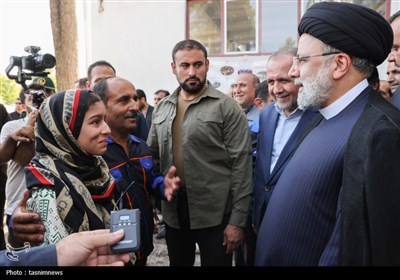 تصویری از بازدید تاریخی شهید رئیسی از کارخانه قند یاسوج