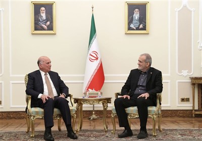 بزشکیان: لا نأخذ إذن أحد لتحقیق نمو وتقدّم الشعب الإیرانی