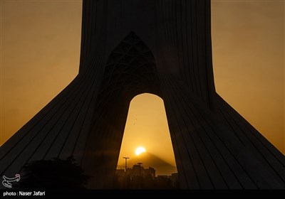 طلوع خورشید بر فراز دماوند