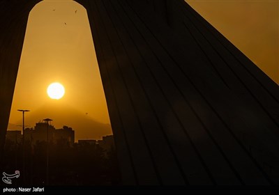 طلوع خورشید بر فراز دماوند