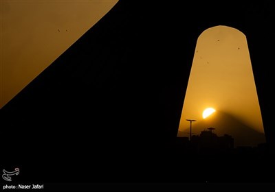 طلوع خورشید بر فراز دماوند