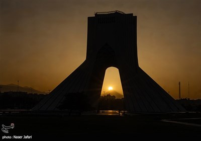 طلوع خورشید بر فراز دماوند