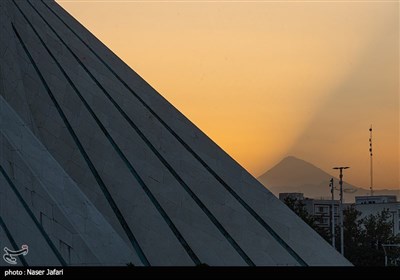 طلوع خورشید بر فراز دماوند