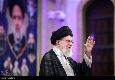 Leader Pays Tribute to Late Iranian President