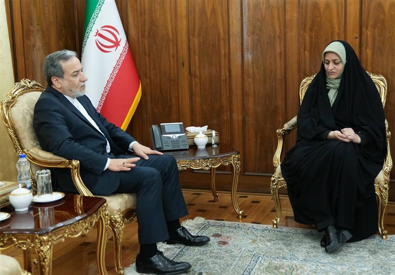  دیدار سرکنسول جدید ایران در آلماتی با عراقچی 