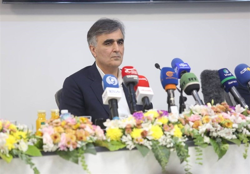 فرزین: پیش‌فروش ارز در دستور کار بانک‌ مرکزی است
