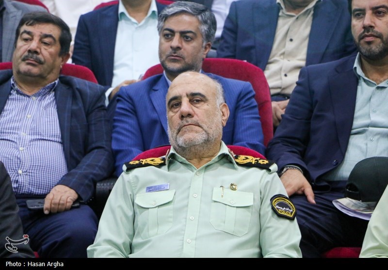  سردار رحیمی: ‌در کنار فعالان اقتصادی ایستاده‌ایم 