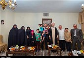 حضور آیتالله مظفری در منزل خانوادههای چندفرزندی