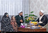 حضور آیت‌الله مظفری در منزل خانواده‌های چندفرزندی
