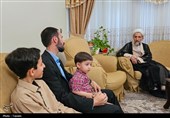 حضور آیت‌الله مظفری در منزل خانواده‌های چندفرزندی