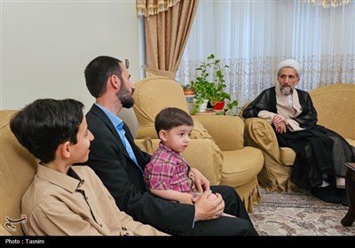 حضور آیت‌الله مظفری در منزل خانواده‌های چندفرزندی