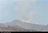 عملیات هلی‌برن برای مهار آتش در قله تشکر هرمزگان آغاز شد