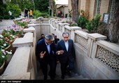 بازدید وزیر امور خارجه از آرامگاه حافظ و سعدی شیرازی