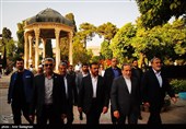 بازدید وزیر امور خارجه از آرامگاه حافظ و سعدی شیرازی