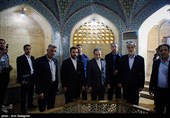 بازدید وزیر امور خارجه از آرامگاه حافظ و سعدی شیرازی