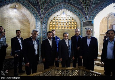 بازدید وزیر امور خارجه از آرامگاه حافظ و سعدی شیرازی