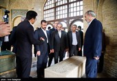 بازدید وزیر امور خارجه از آرامگاه حافظ و سعدی شیرازی