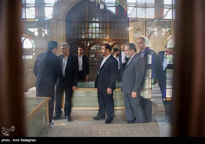 بازدید وزیر امور خارجه از آرامگاه حافظ و سعدی شیرازی