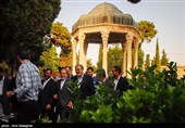 بازدید وزیر امور خارجه از آرامگاه حافظ و سعدی شیرازی