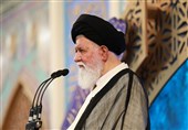 توسعه فساد ابزار دشمن برای غلبه بر ایمان مردم