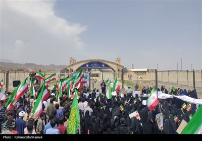 تجمع دانشجویان استان اصفهان در مقابل سایت هسته‌ای