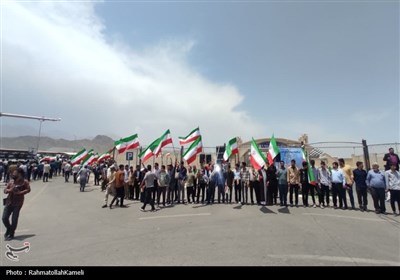 تجمع دانشجویان استان اصفهان در مقابل سایت هسته‌ای