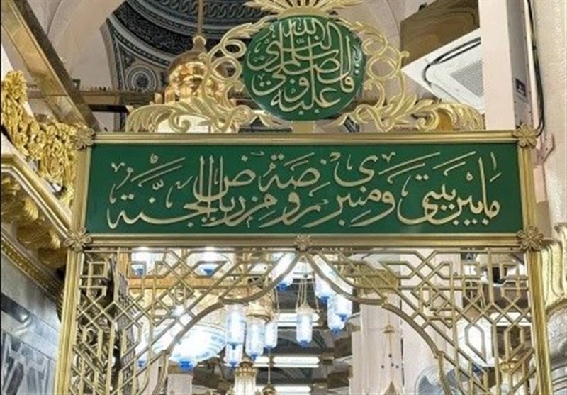 زیارت پدر پیامبر را در مسجدالنبی(ص) فراموش نکنید