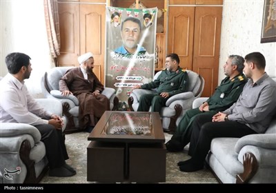 دیدار فرمانده سپاه الغدیر یزد با خانواده شهدای یزد
