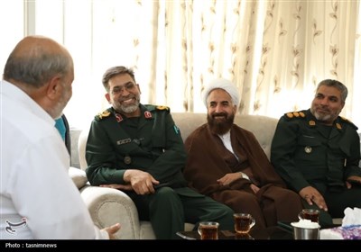 دیدار فرمانده سپاه الغدیر یزد با خانواده شهدای یزد