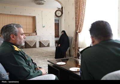 دیدار فرمانده سپاه الغدیر یزد با خانواده شهدای یزد